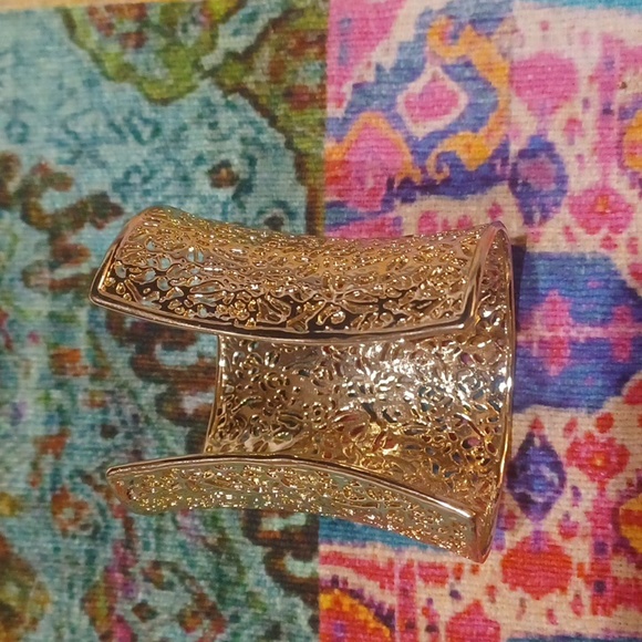 Kendra Scott Vintage Ainsley Cuff - Picture 3 of 5